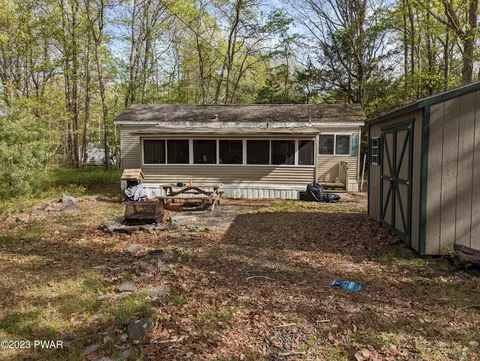 131 Paupack Dr, Shohola, PA 18458