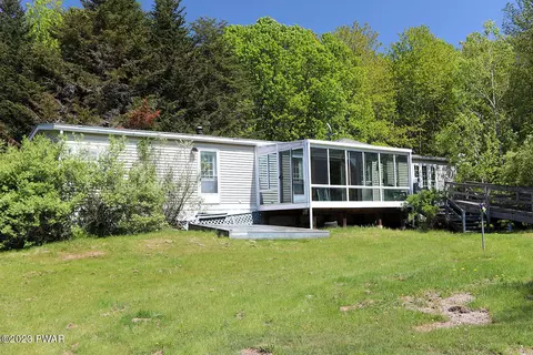 33 Buckley Rd, Equinunk, PA 18417