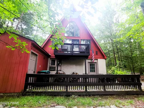 100 Algonquin Rd, Shohola, PA 18458
