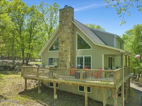 156 Powderhorn Dr, Lackawaxen, PA 18435
