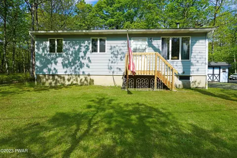 167 Lake Forest Dr, Dingmans Ferry, PA 18328