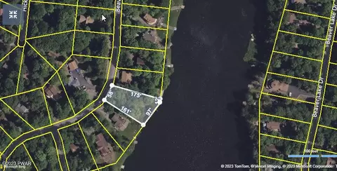 44 Beaver Lake Dr, Lake Ariel, PA 18436
