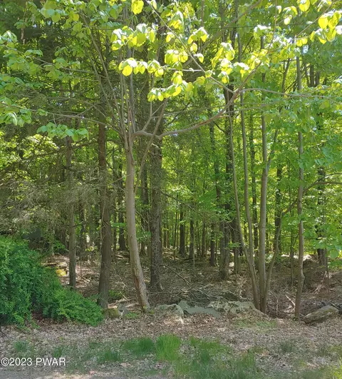 455 N Gate Rd, Lake Ariel, PA 18436