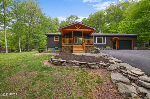 148 Arrowhead Cir, Newfoundland, PA 18445