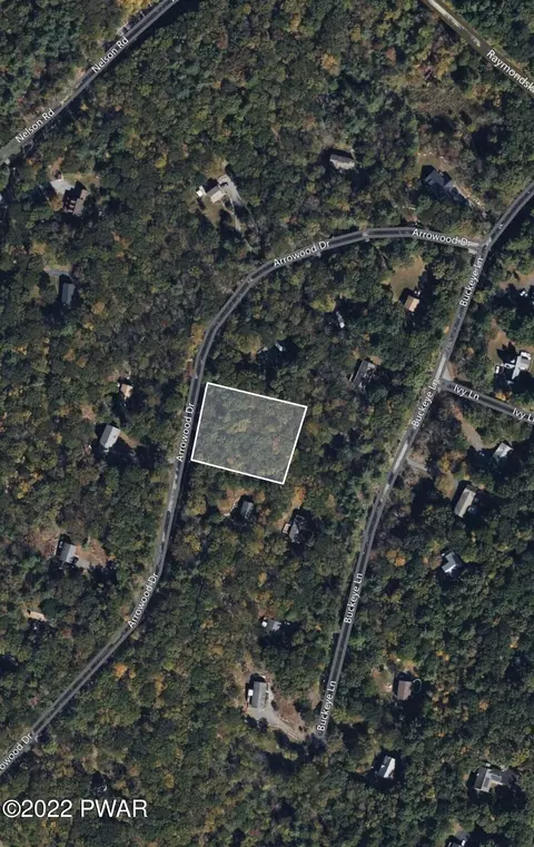 118 Arrowood Dr, Milford, PA 18337