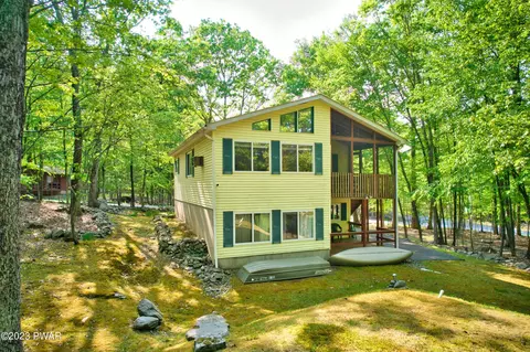 161 S Pond Cir, Dingmans Ferry, PA 18328