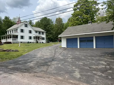 271 Nevin Rd, Newfoundland, PA 18445