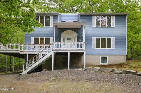 176 E Shore Dr, Hawley, PA 18428