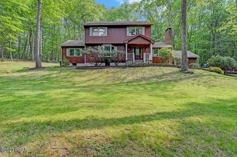 158 Pond Dr, Matamoras, PA 18336