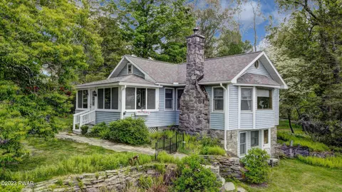 104 Lane Ct, Paupack, PA 18451