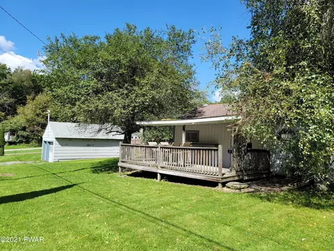 9 Lizzys Ln, Waymart, PA 18472