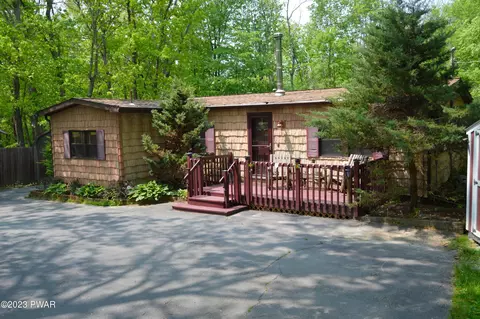 103 Gary Ln, Greeley, PA 18425