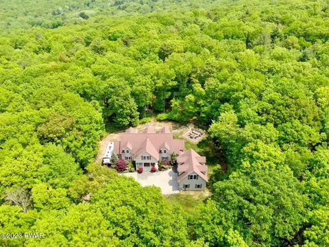 142 Marquise Dr, Tafton, PA 18464
