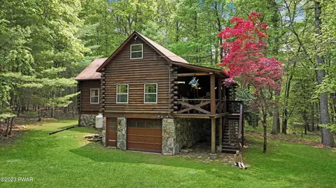 101 Tan Oak Ct, Milford, PA 18337