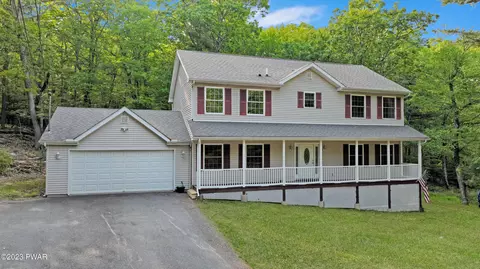 121 Arrowood Dr, Milford, PA 18337