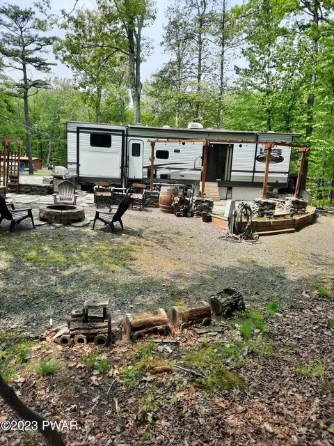 169 Forest Glen Dr, Milford, PA 18337