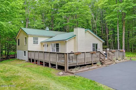 113 Hillcrest Dr, Greentown, PA 18426