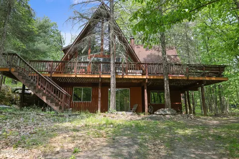 122 Boulder Dr, Hawley, PA 18428