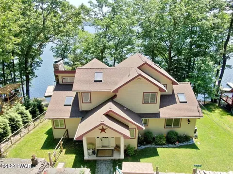 118 Crestview Dr, Lakeville, PA 18438