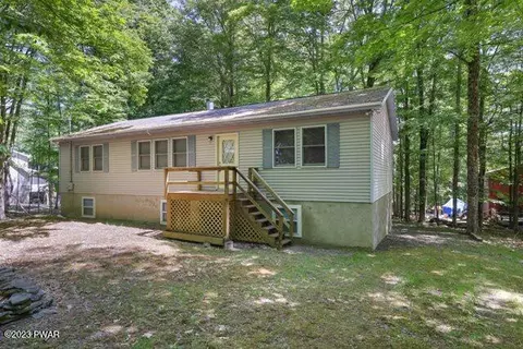 1073 Indian Dr, Lake Ariel, PA 18436