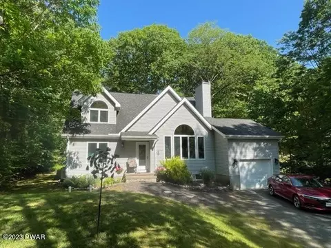 213 Goldrush Dr, Lords Valley, PA 18428
