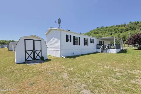 127 Green Acres Ln, Milford, PA 18337