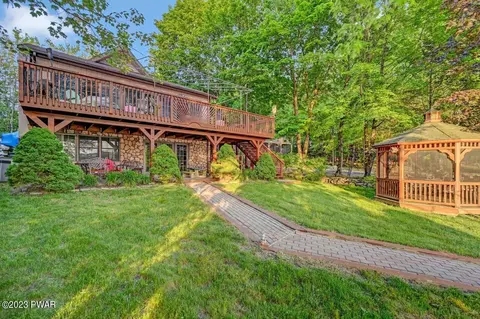 1741 Lakeview E Dr, Hamlin, PA 18427