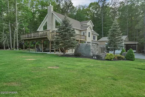139 Walnut St, Greentown, PA 18426