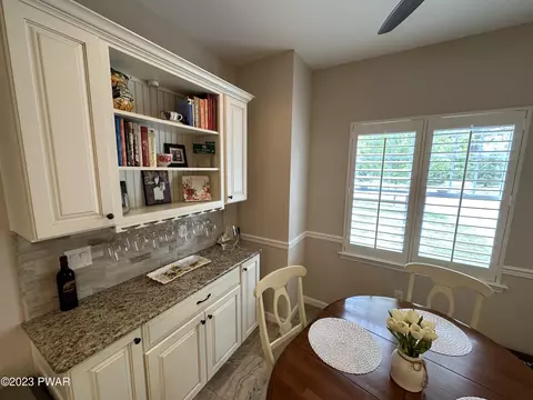 1006 Macintosh Way, Matamoras, PA 18336