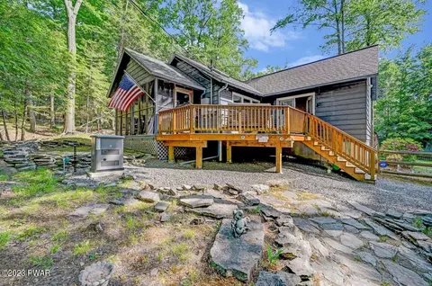 132 Black Bear Run, Paupack, PA 18451