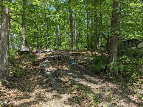 5748 Wappinger Ln, Shohola, PA 18458
