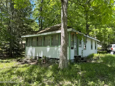 111 Ness Rd, Dingmans Ferry, PA 18328