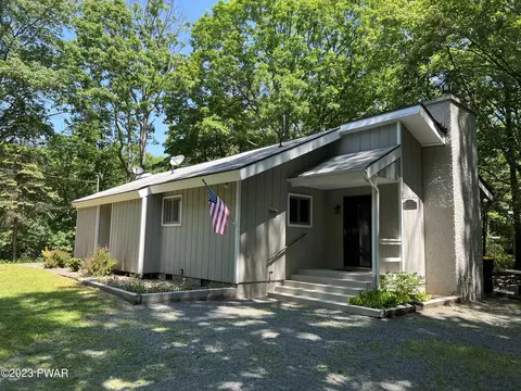 317 Maple Ridge Dr, Lords Valley, PA 18428