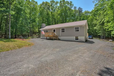 110 Dogwood Dr, Hawley, PA 18428