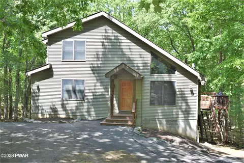 204 Stirrup Ln, Lords Valley, PA 18428