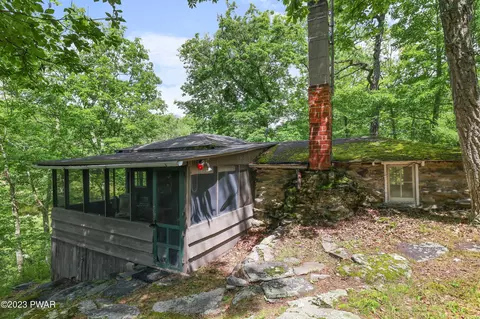 148 Falls Rd, Dingmans Ferry, PA 18328