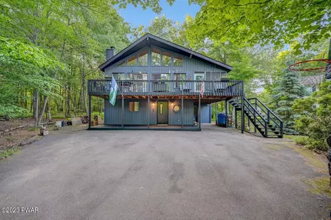 13 Pebble Ct, Lake Ariel, PA 18436