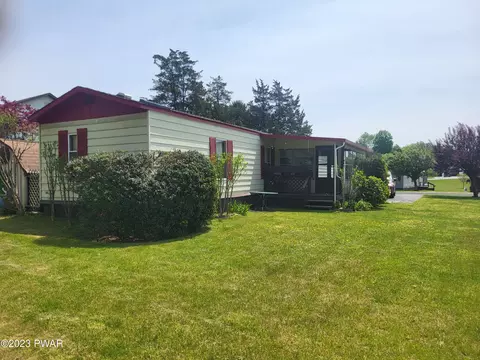 132 Green Acres Ln, Milford, PA 18337