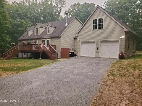 116 Granite Dr, Hawley, PA 18428