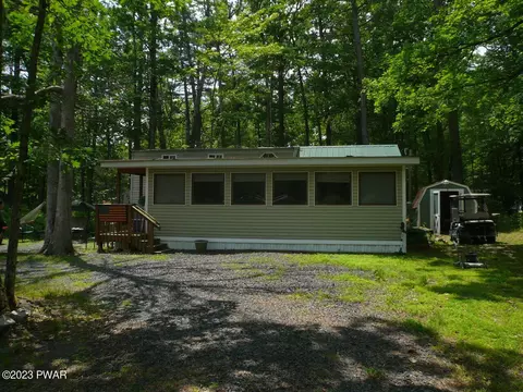 197 Tribes Dr, Shohola, PA 18458