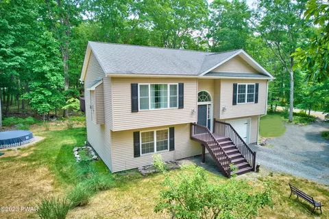 114 Port Dr, Dingmans Ferry, PA 18328
