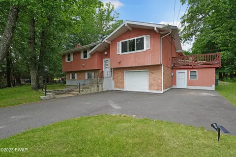 173 Skyview Rd, Dingmans Ferry, PA 18328