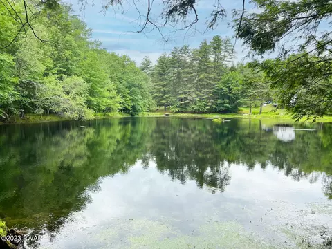 1011 Towpath Rd, Hawley, PA 18428