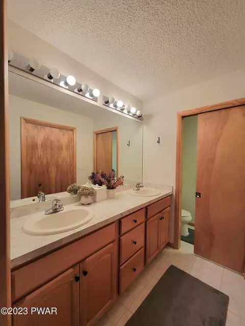 142 Eisenhower Dr, Lords Valley, PA 18428 photo 31