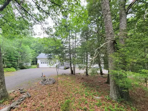 142 Eisenhower Dr, Lords Valley, PA 18428 photo 7