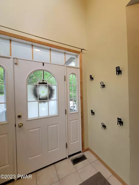 142 Eisenhower Dr, Lords Valley, PA 18428 photo 8