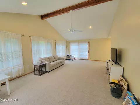 142 Eisenhower Dr, Lords Valley, PA 18428 photo 42