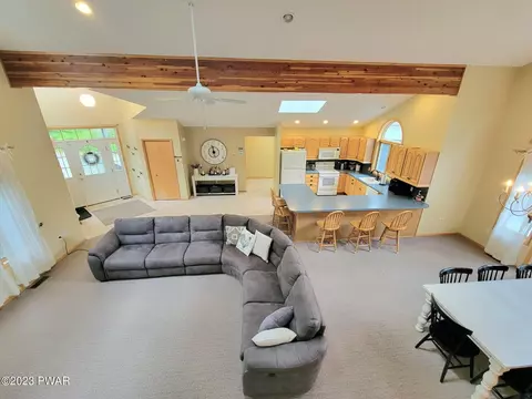 142 Eisenhower Dr, Lords Valley, PA 18428 photo 13