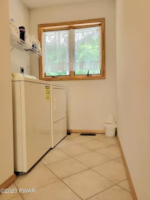 142 Eisenhower Dr, Lords Valley, PA 18428 photo 40