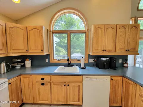 142 Eisenhower Dr, Lords Valley, PA 18428 photo 18